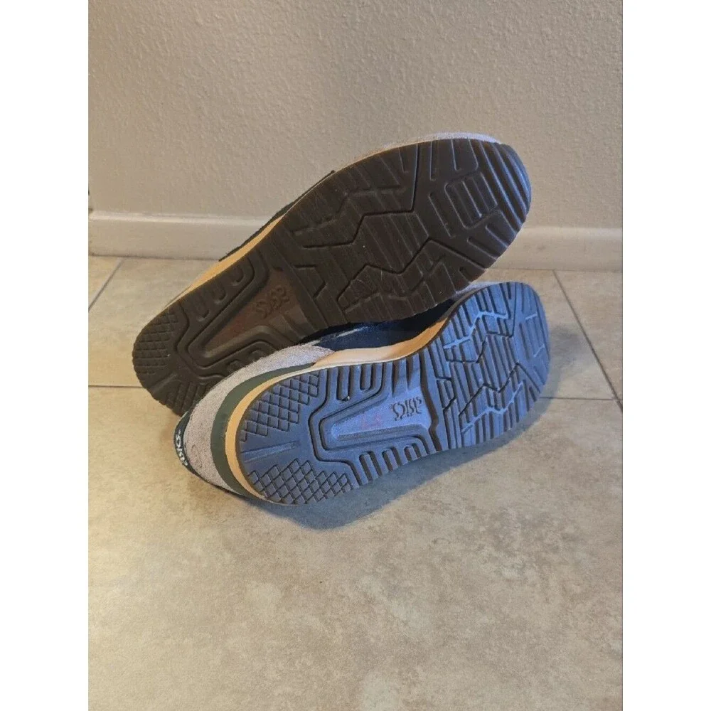 Asics pictures these
